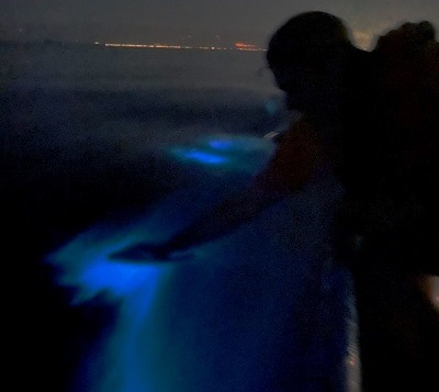 sliding your hand on bioluminescence